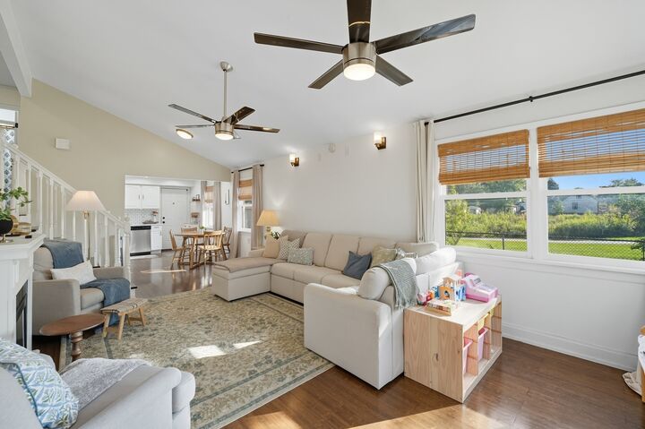 Property Photo: 316 Victoria Drive IL 60164