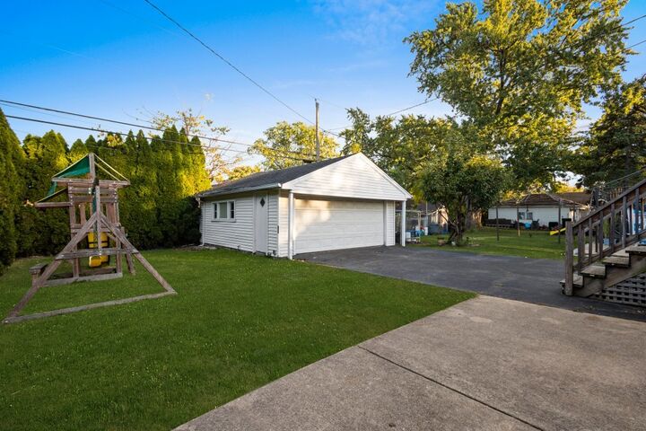 Property Photo:  1907 Suffolk Avenue  IL 60154 