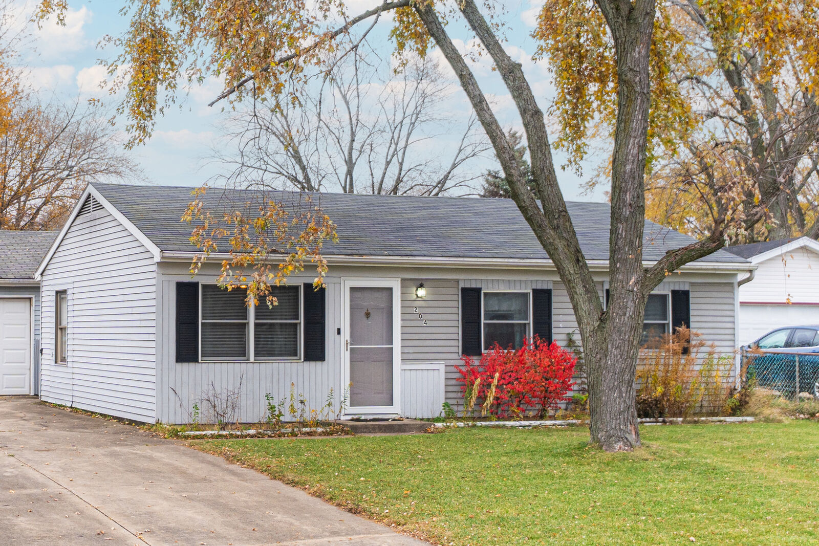 Property Photo:  204 Hampdon Court  IL 60440 