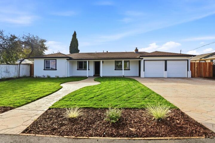 1361 Hillcrest Road  Hollister CA 95023 photo