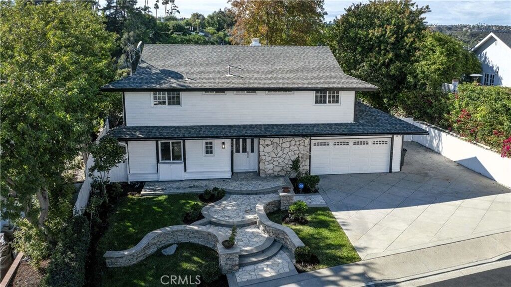 Property Photo:  24135 Las Naranjas  CA 92677 