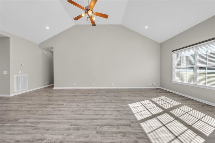 Property Photo: 209 Gladys Dr TN 37160