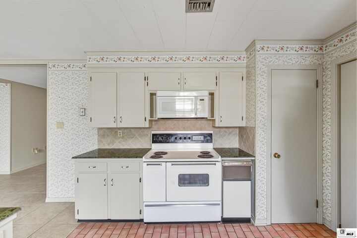 Property Photo: 2703 McDuff Drive LA 71295