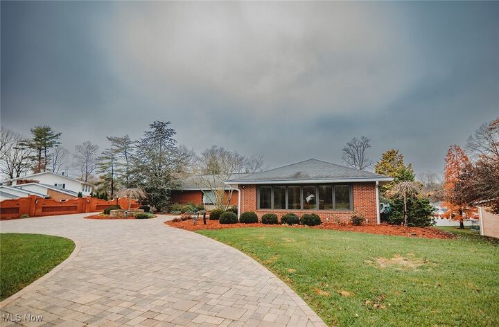 Property Photo:  20 Meadowcrest Drive  WV 26104 