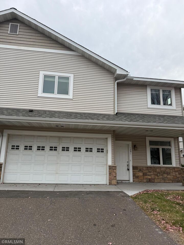 Property Photo:  1291 County Road D Circle E  MN 55109 