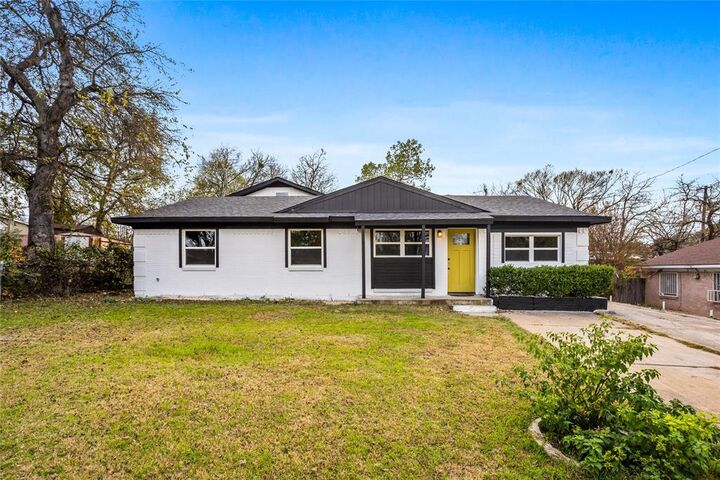 Property Photo: 3924 Ambrose Drive TX 75241