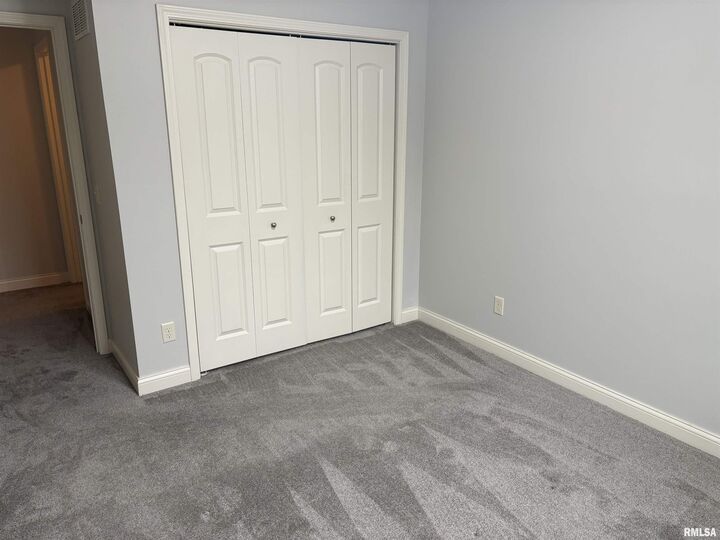 Property Photo: 2315 W Paddington Court IL 61615