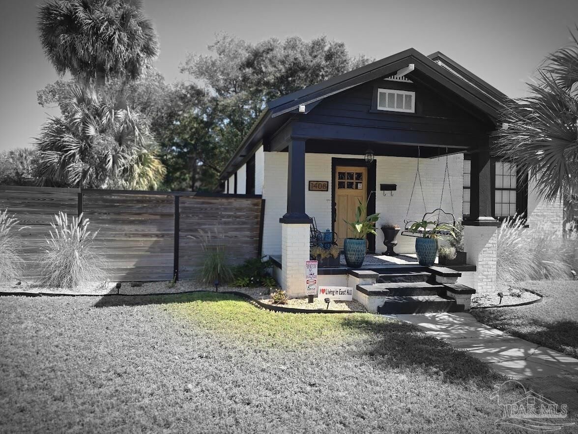 Property Photo:  1408 N 7th Ave  FL 32503 