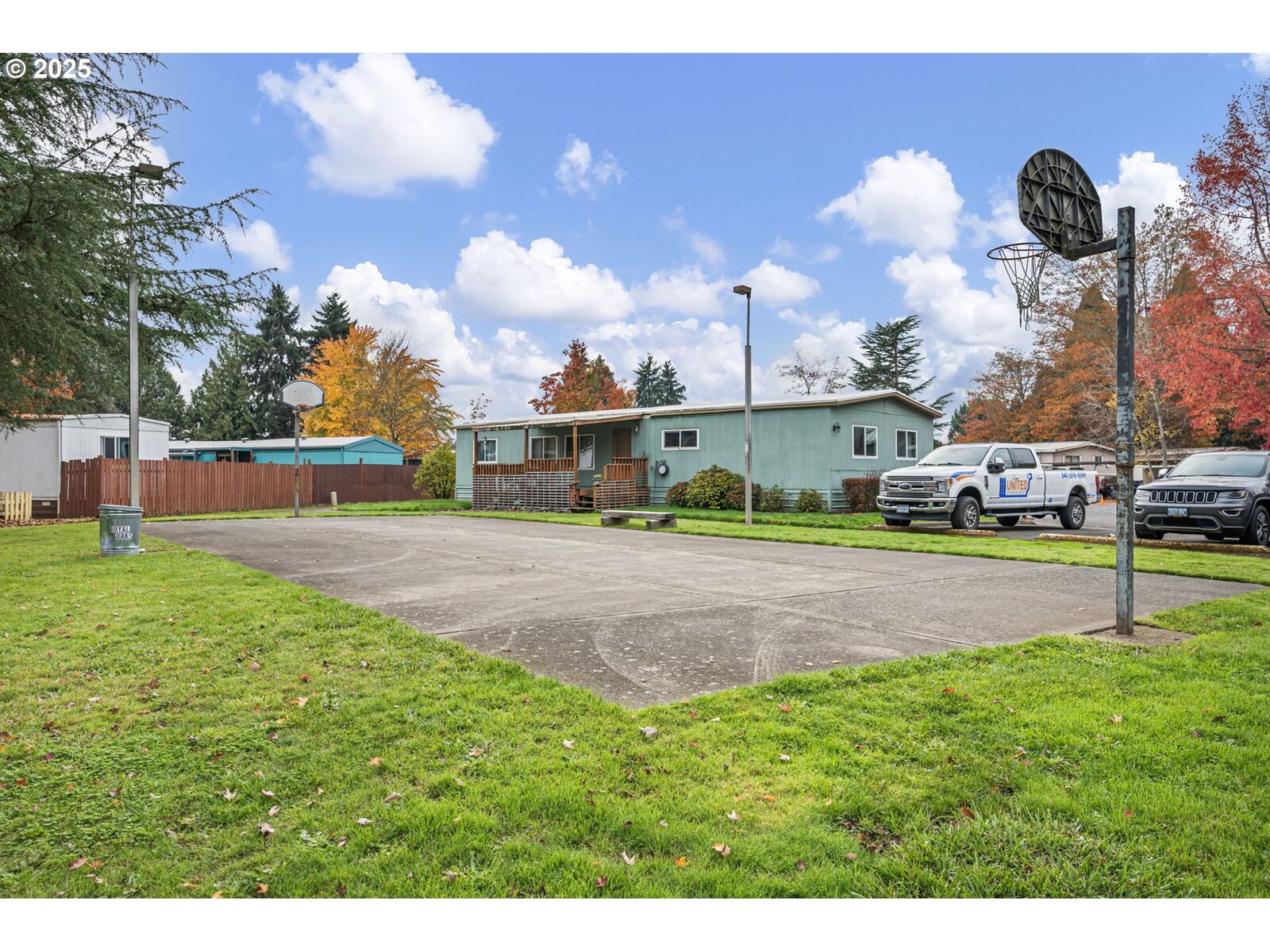 Property Photo:  4900 Royal Ave 3  OR 97402 