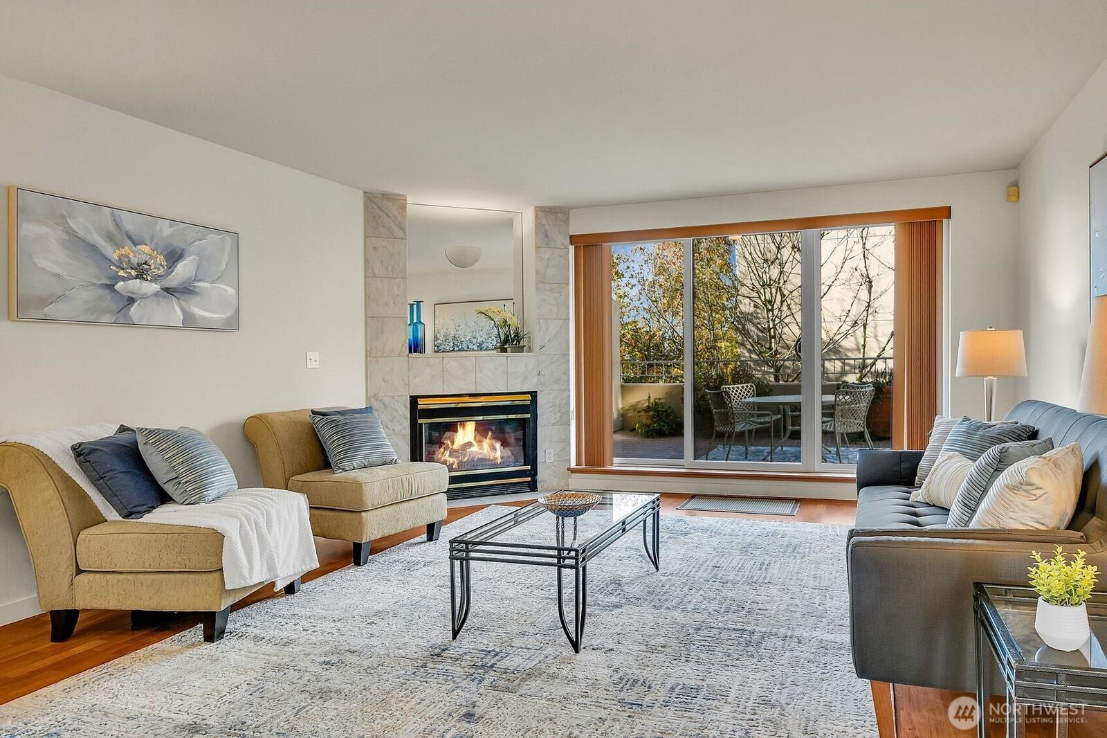 Property Photo:  619  5th Avenue W 203  WA 98119 