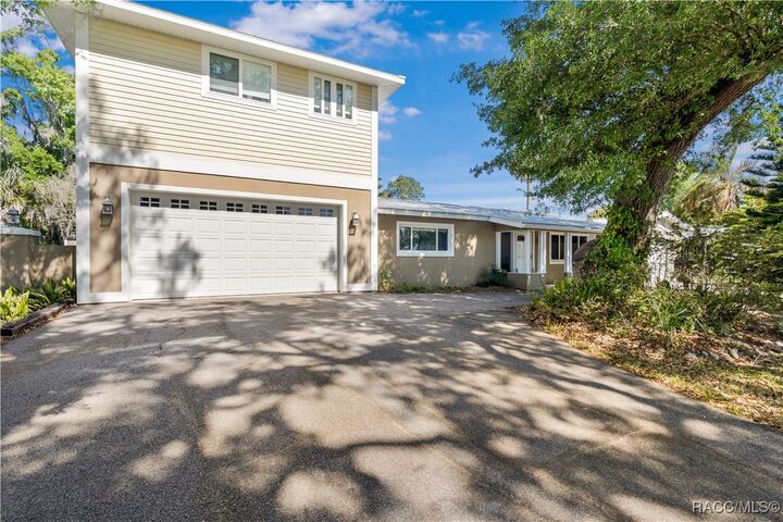 Property Photo:  1203 SE Kings Bay Drive  FL 34429 