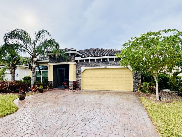1807 Berkshire Circle SW  Vero Beach FL 32968 photo