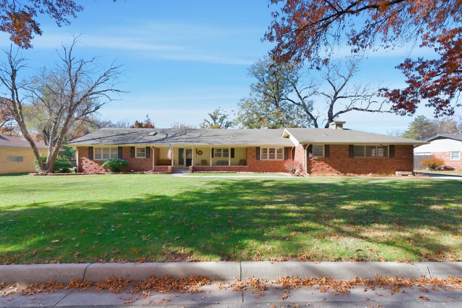 Property Photo:  547 N Mission Rd  KS 67206 