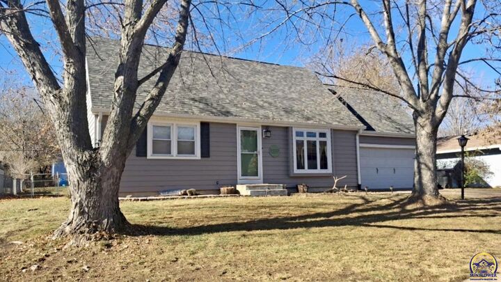 Property Photo:  3337 SW Arrowhead Rd  KS 66614 