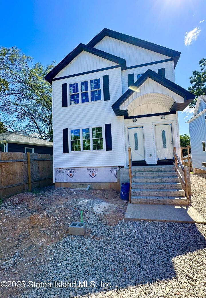 Property Photo:  552 Drumgoole Road E  NY 10312 