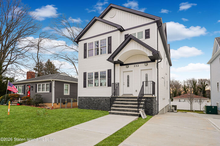 Property Photo:  552 Drumgoole Road E  NY 10312 