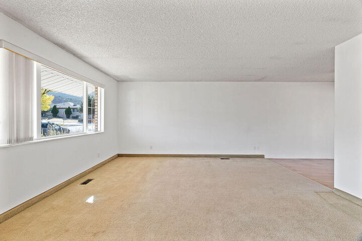 Property Photo: 642 S Sunset Dr UT 84720