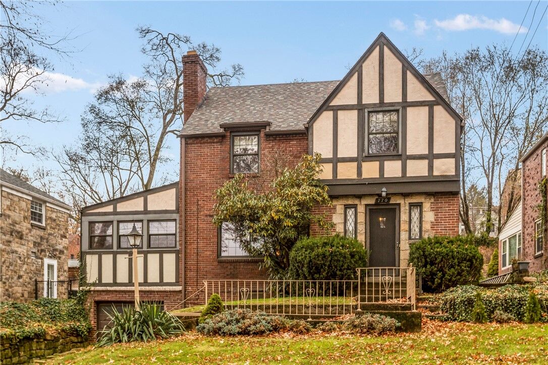 Property Photo:  770 Country Club Dr  PA 15228 