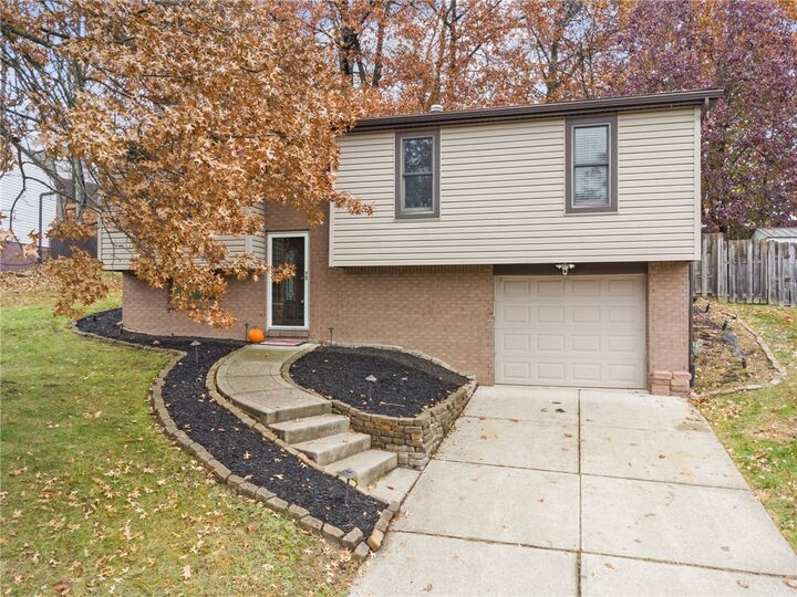 Property Photo:  467 Rosanne Drive  PA 15147 