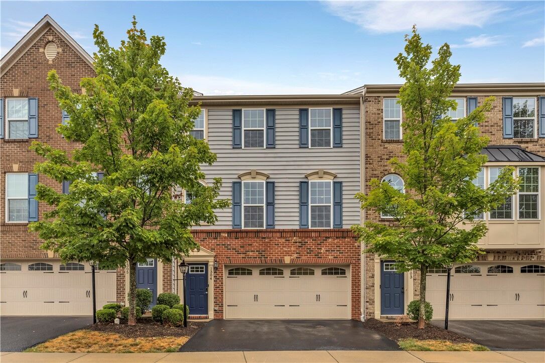 Property Photo: 1304 Pointe View Dr PA 16046