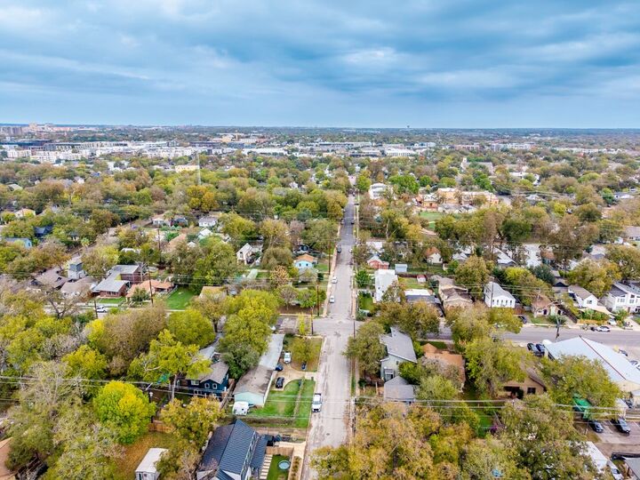 Property Photo:  66 Anthony Street  TX 78702 