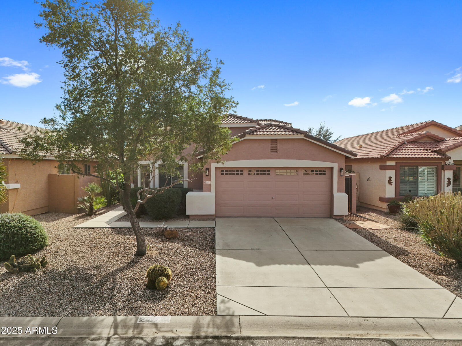 Property Photo:  2577 E Denim Trail  AZ 85143 