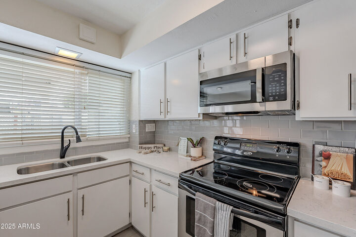 Property Photo: 5853 E Thomas Road AZ 85251
