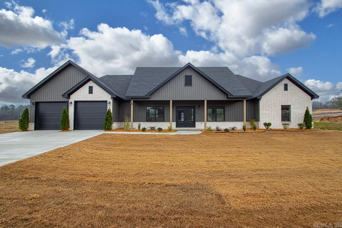 Property Photo: 1033 Duke Drive AR 72011