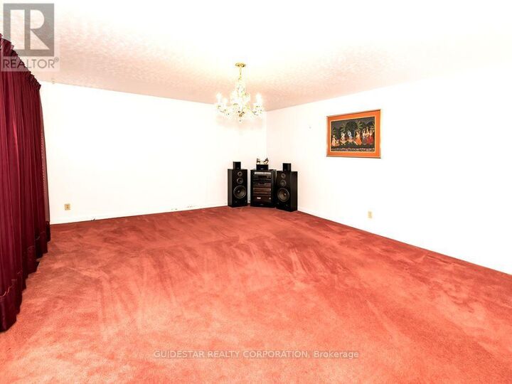 Property Photo:  1313 Rideout Crescent  ON K2C 2X9 