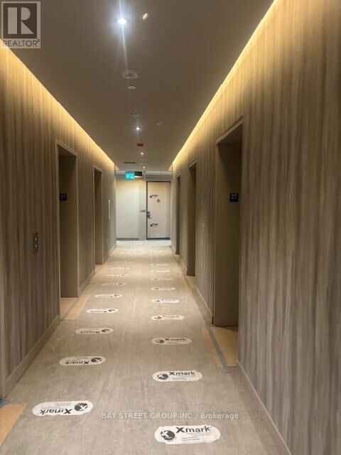 Property Photo:  8 Interchange Way Street 2703  ON L4K 0R2 