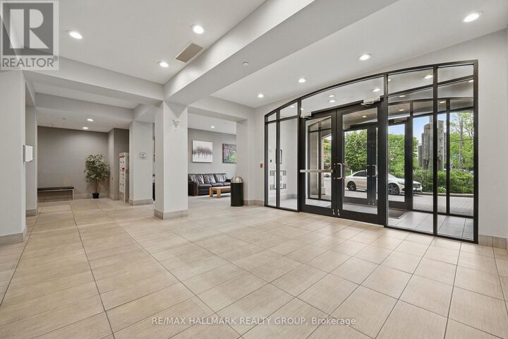 Property Photo:  808 Bronson Avenue Ph7  ON K1S 5A4 