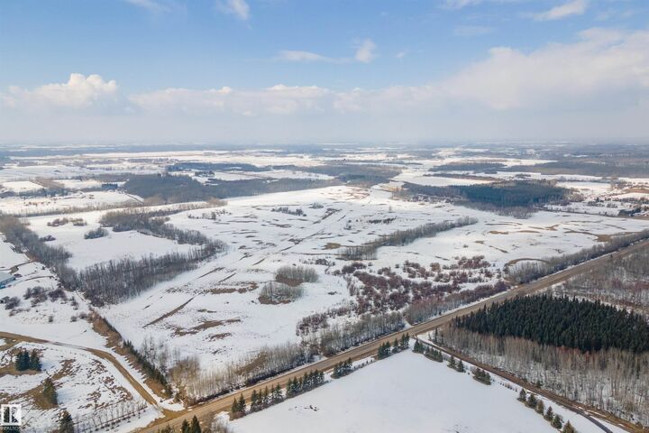 Photo de la propriété:  RR 224 Twp 512  AB T8G 1H1 