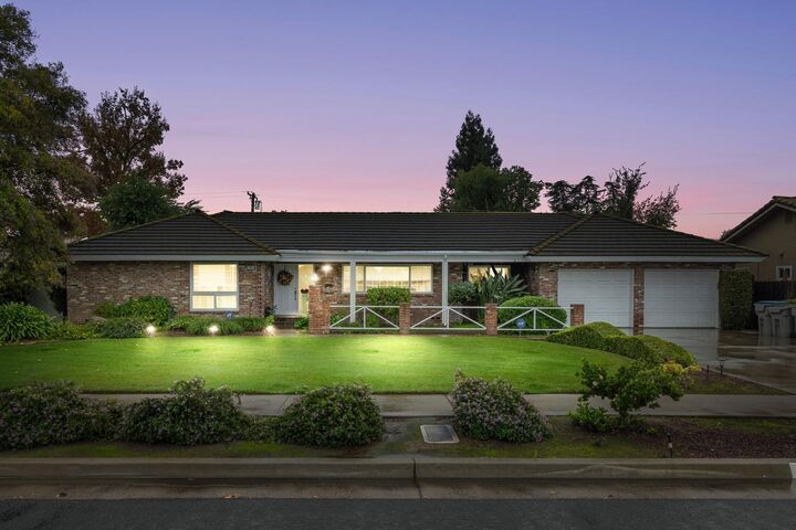 Property Photo: 1083 W Escalon Avenue CA 93711