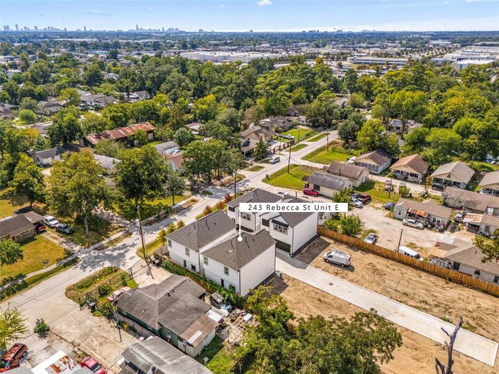 Property Photo:  243 Rebecca Street E  TX 77022 