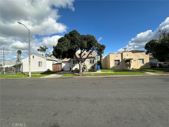 Property Photo:  10904 S Spring  CA 90061 