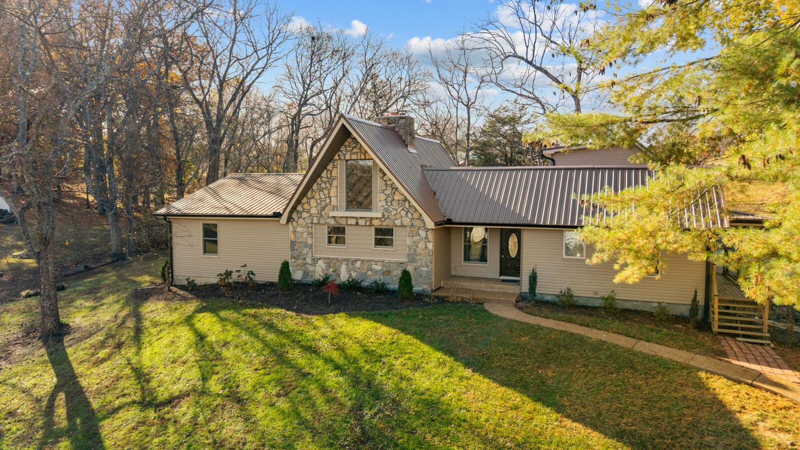 Property Photo: 325 Walnut Ct TN 37188