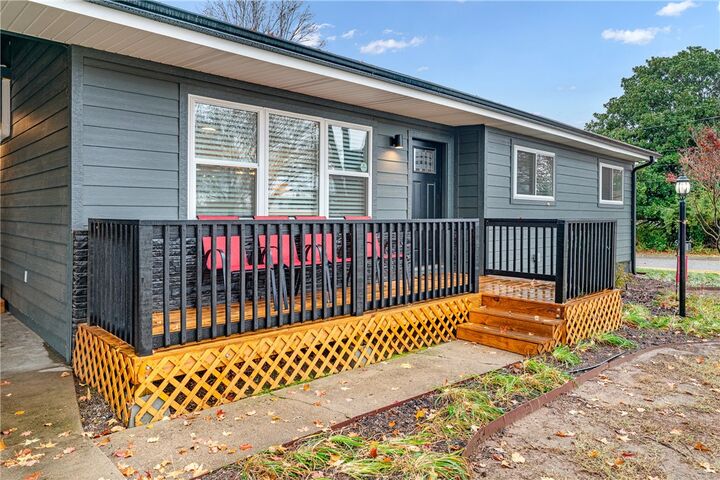 Property Photo: 101 E Bertha Street AR 72703