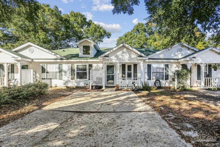 Property Photo: 3028 Brigantine Dr FL 32526