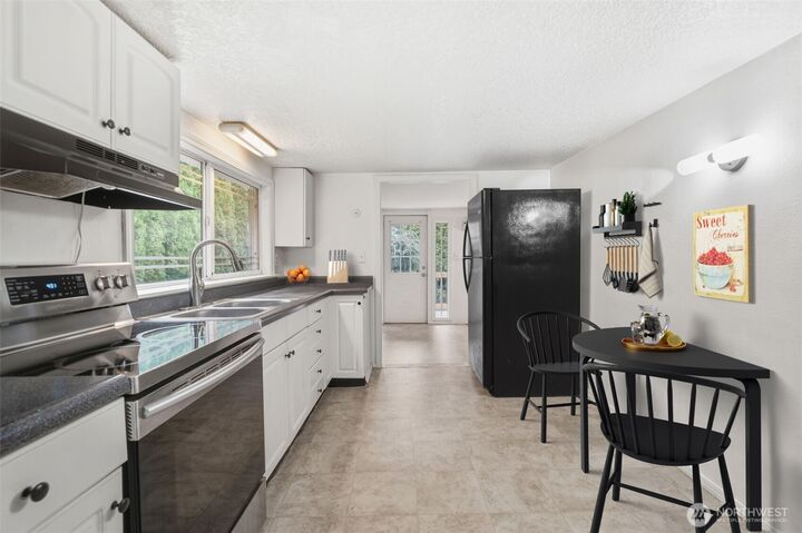 Property Photo:  2210 E 25th Street  WA 98661 