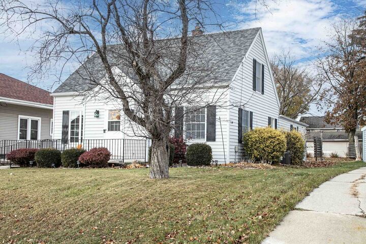 Property Photo:  320 W Lincoln Avenue  WI 54140 