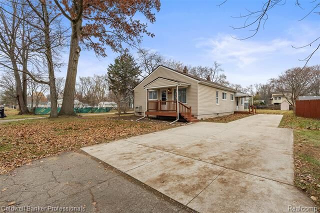Property Photo: 18288 Deering Street MI 48152