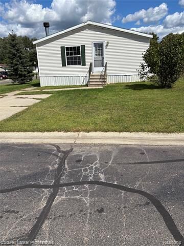 Property Photo: 315 Orchard Cove Drive MI 48463