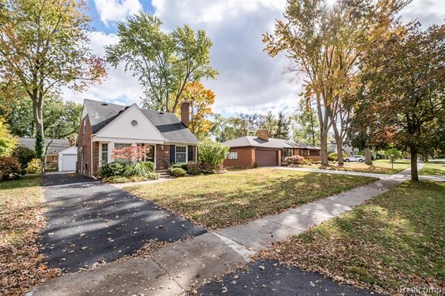 Property Photo:  32210 Sheridan Drive  MI 48025 