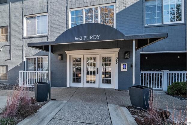 Property Photo:  662 Purdy Street 104  MI 48009 