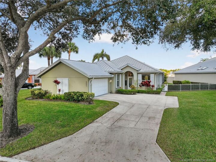 Property Photo: 2890 SW Brighton Way FL 34990