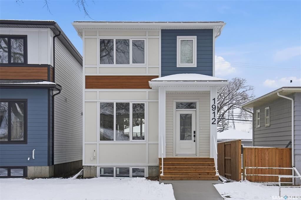 Property Photo: 1912 Herman Avenue SK S7M 0M8