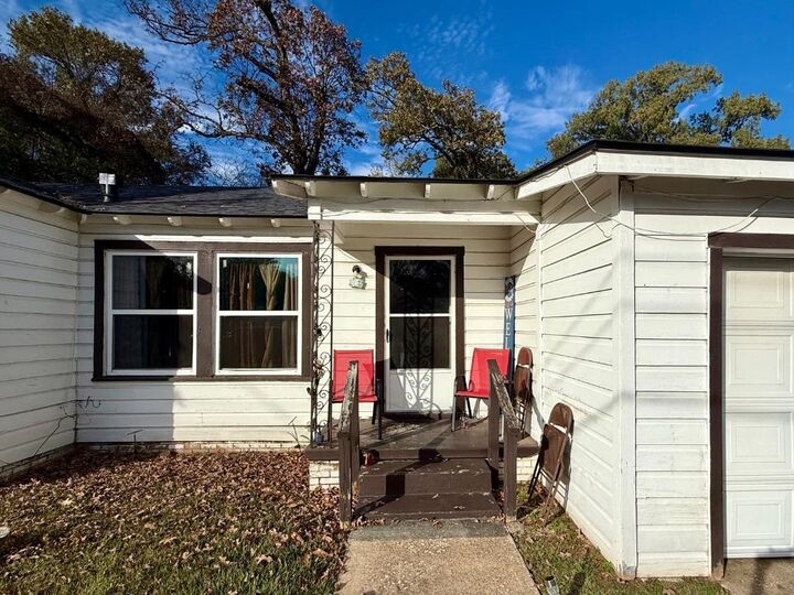 Property Photo:  409 Larry Drive  TX 75602 