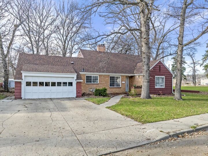 19 Cortland Dr NW  Minot ND 58703 photo