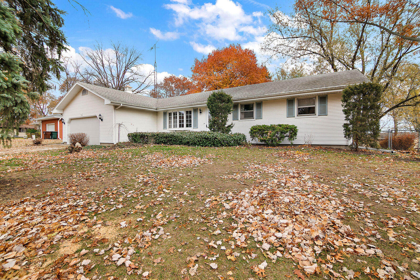Property Photo:  1611 Quail Drive  IL 60964 