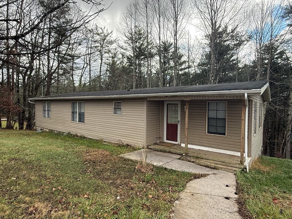 Property Photo:  121 Caldwell St  WV 24712 